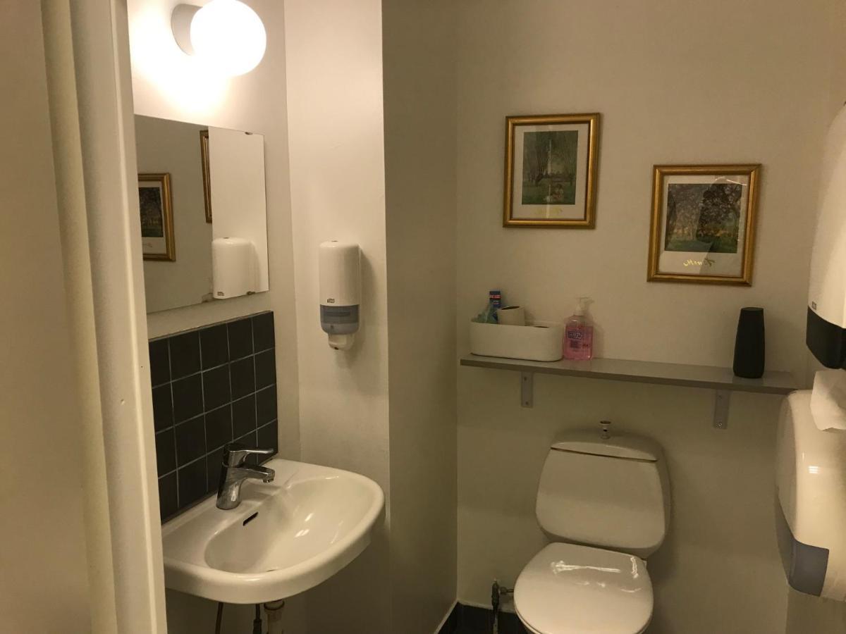 Vargon Hunnebergs Gard Hostel & Camping מראה חיצוני תמונה
